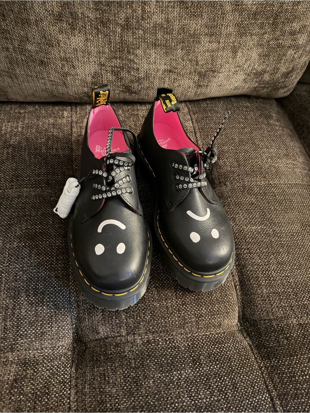 LADIES SIZE 5 DR MARTENS NEW WITHOUT TAGS OR BOX